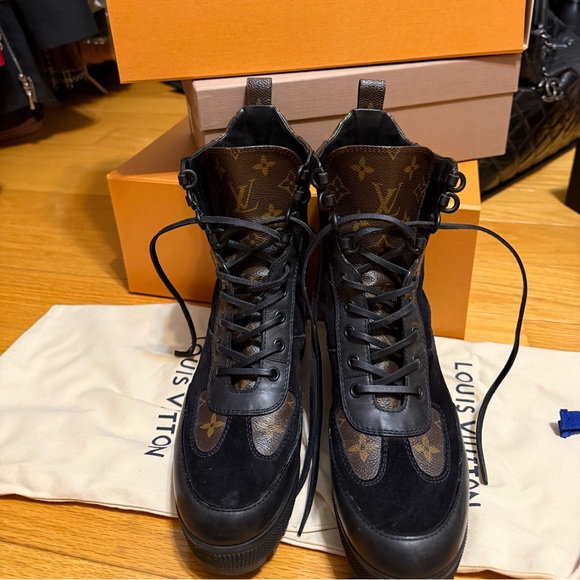 Authentic Women’s Louis Vuitton Women’s Laureate Desert Boots - Picture 1 of 10